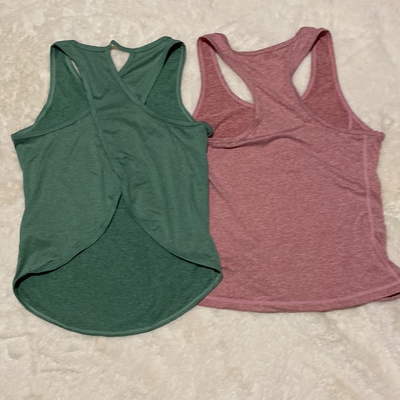 Two cute workout tops - Picture 3 of 3